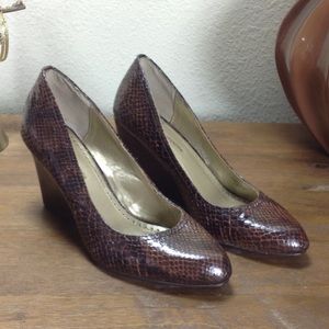 Adrienne Vittadini Brown Leather Snakeskin Wedges